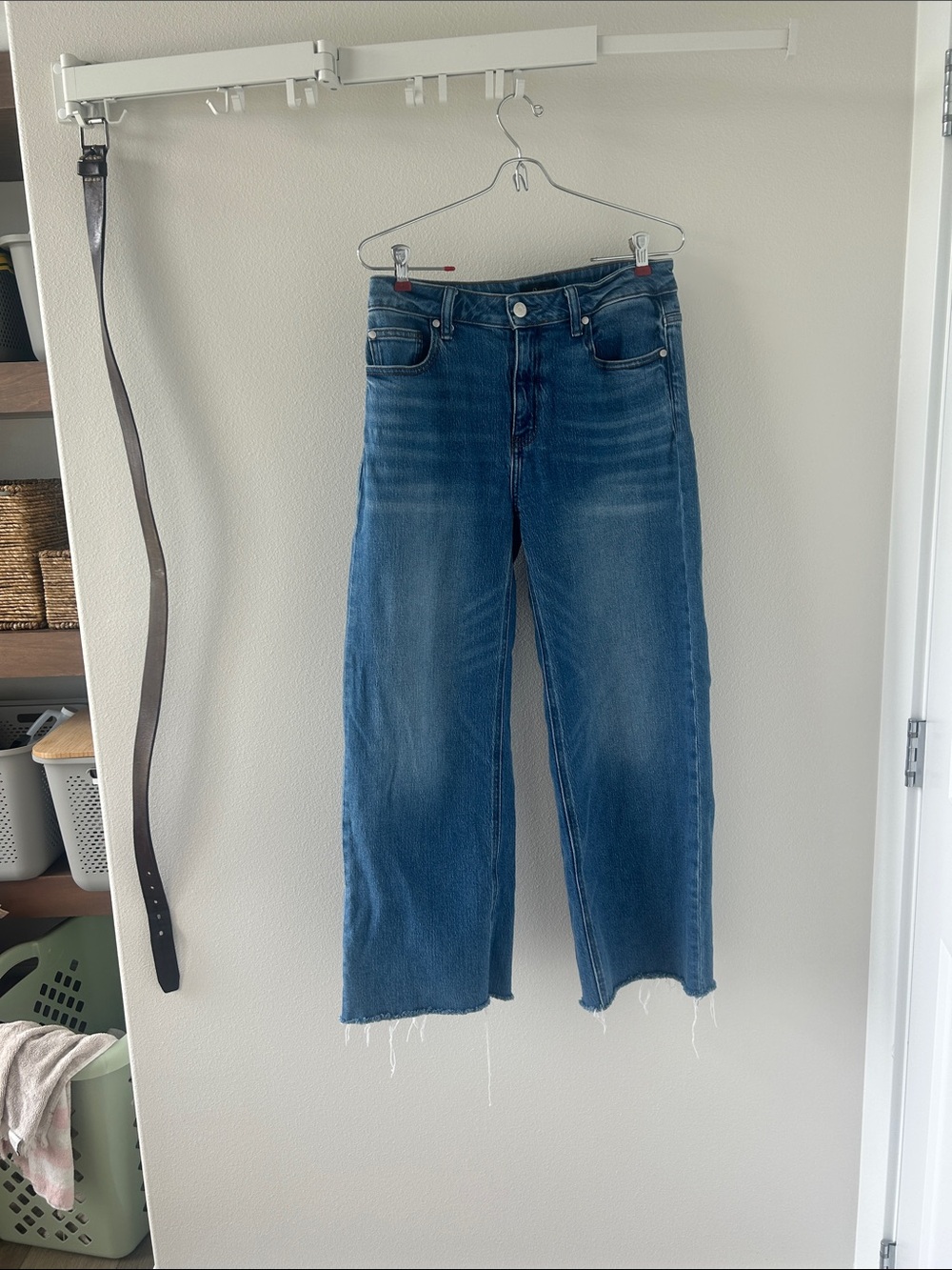 Quince Women's Straight-Leg cropped Jeans in Medium Blue Denim